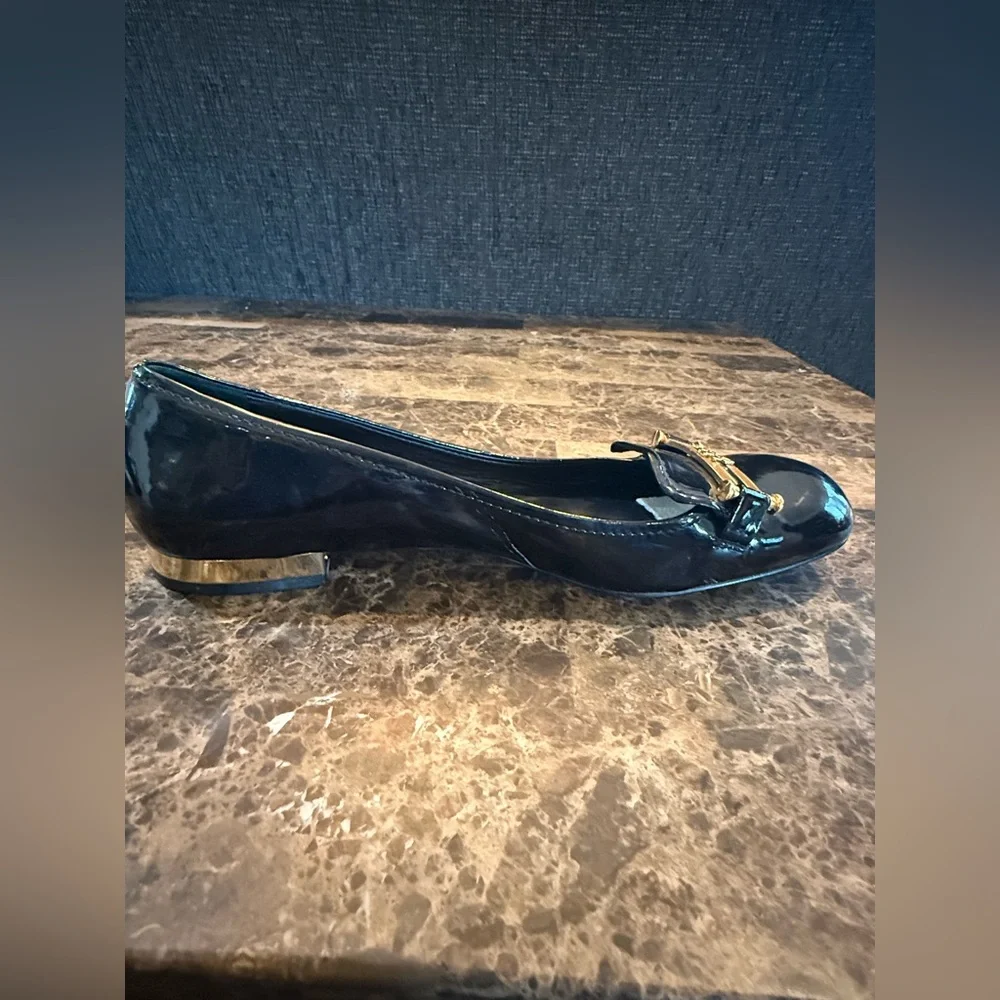 Tory Burch. Black Patent Loafers w/Gold & Brown Buckle. Size 9.5.